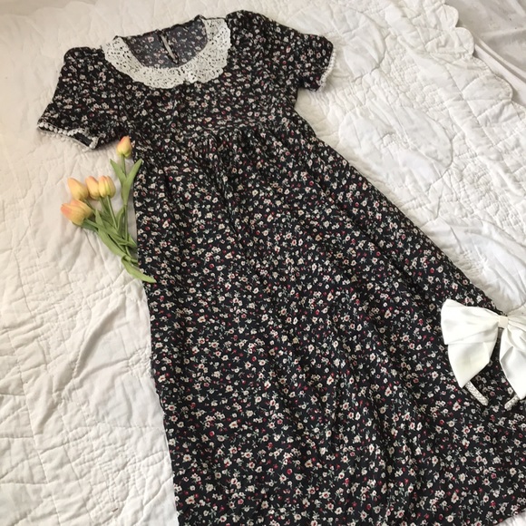 Maternity/Nursing Black Floral Maxi Dress 🖤 - Picture 4 of 7